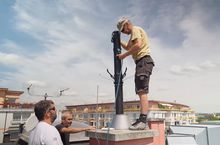 Výměna starých kotlů a vyvložkování komínu v bytovém domě do dvou dnů? Jde to!