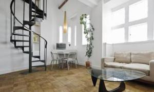 Chladná elegance kovu do exteriéru i interiéru