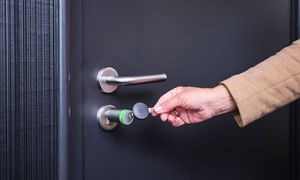 Elektronické přístupové systémy = bezpečné a pohodlné odemykání bez klíčů