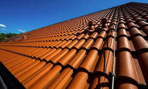 Betonové střešní tašky Terran zaujmou technologií výroby i designem