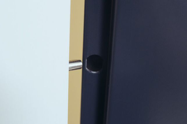 Detail kování bezpečnostních dveří Sherlock
