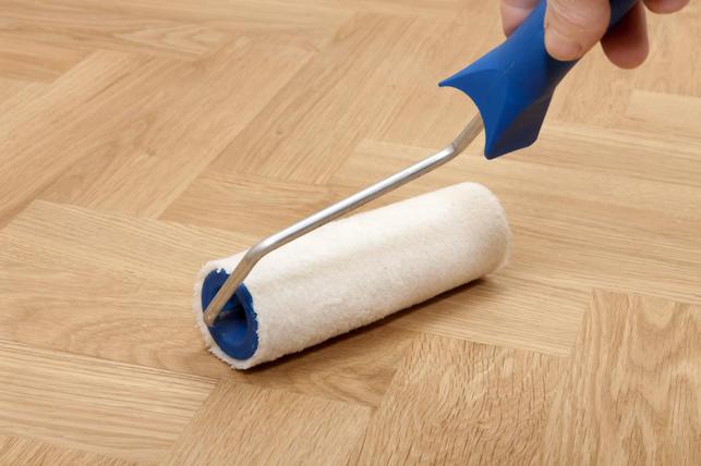 Lakování dřevěné podlahy