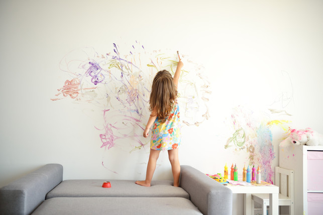 Malování po stěnách se těžko odstraňuje (Zdroj: Shutterstock)
